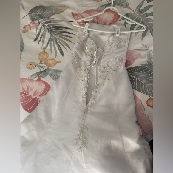 Beautiful Wedding Gown Dress size 6 - Picture 9 of 15